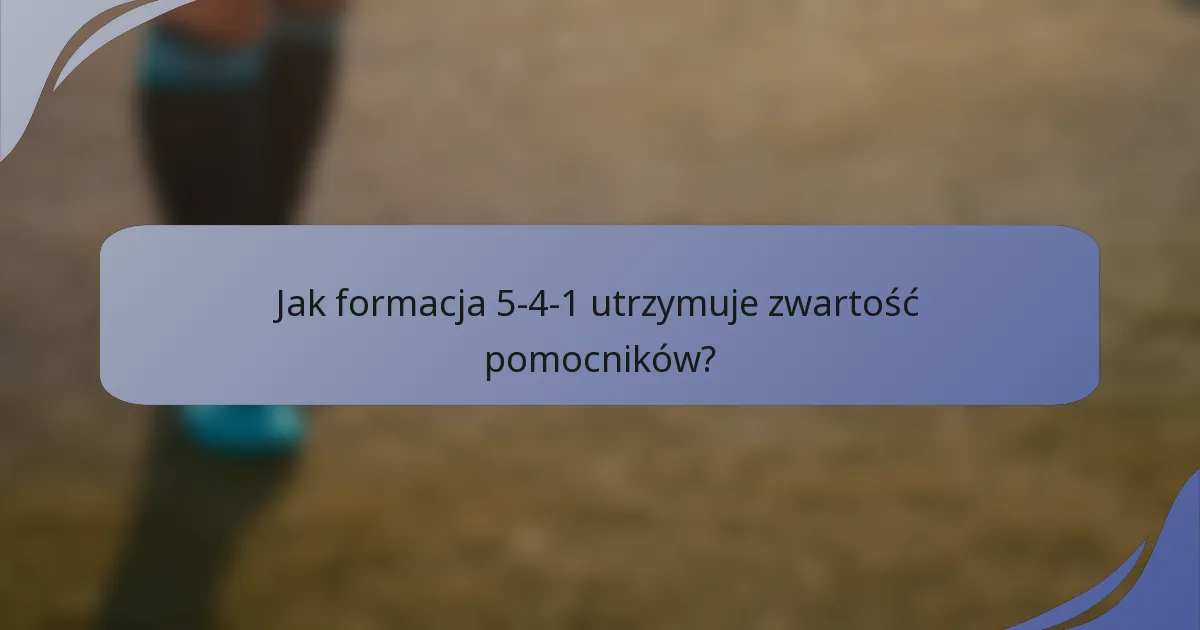 Jak formacja 5-4-1 utrzymuje zwartość pomocników?